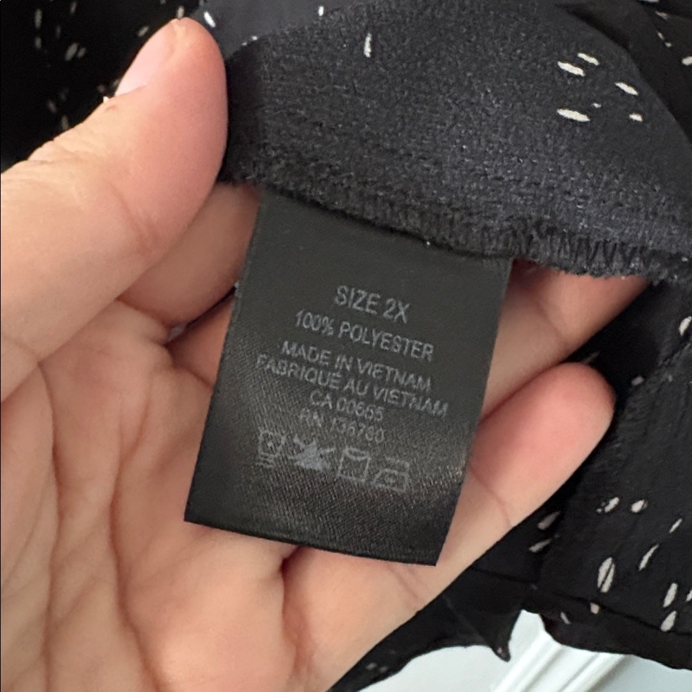 Reitmans Black Blouse with White Speckle Pattern - Picture 5 of 6
